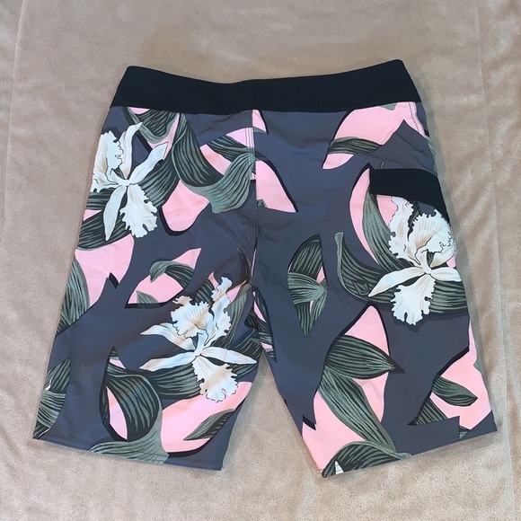 Volcom NWT Board Swim Shorts - Picture 2 of 4